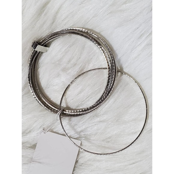 NWT Women's Jewelry Silvertone Rhinestone Detachable Bangle Bracelet - Picture 4 of 6